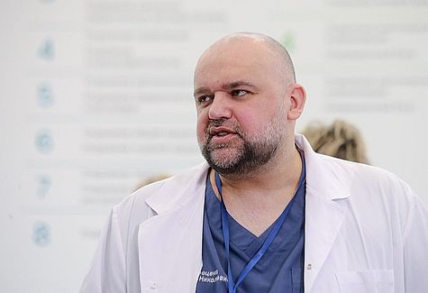 Главный врач больницы в Коммунарке Денис Проценко